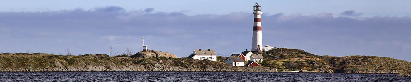 Fyrtarn ved kysten av Sorlandet